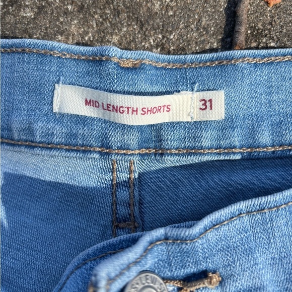 Levi’s Mid length shorts light wash size 31 - Picture 4 of 5
